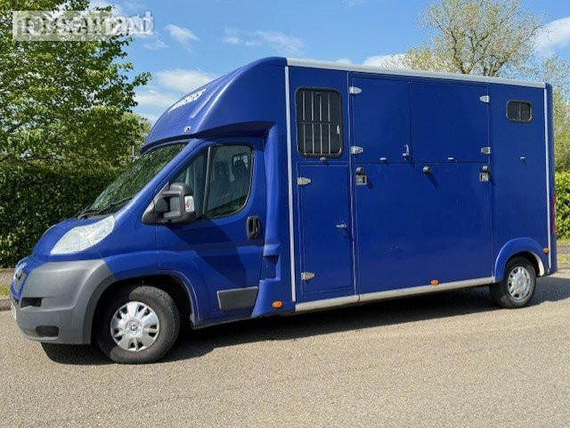 Mainline Elite XL Peugeot Boxer Horsebox in Banbury