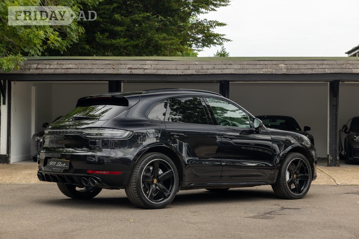 [ berth ]Porsche Macan