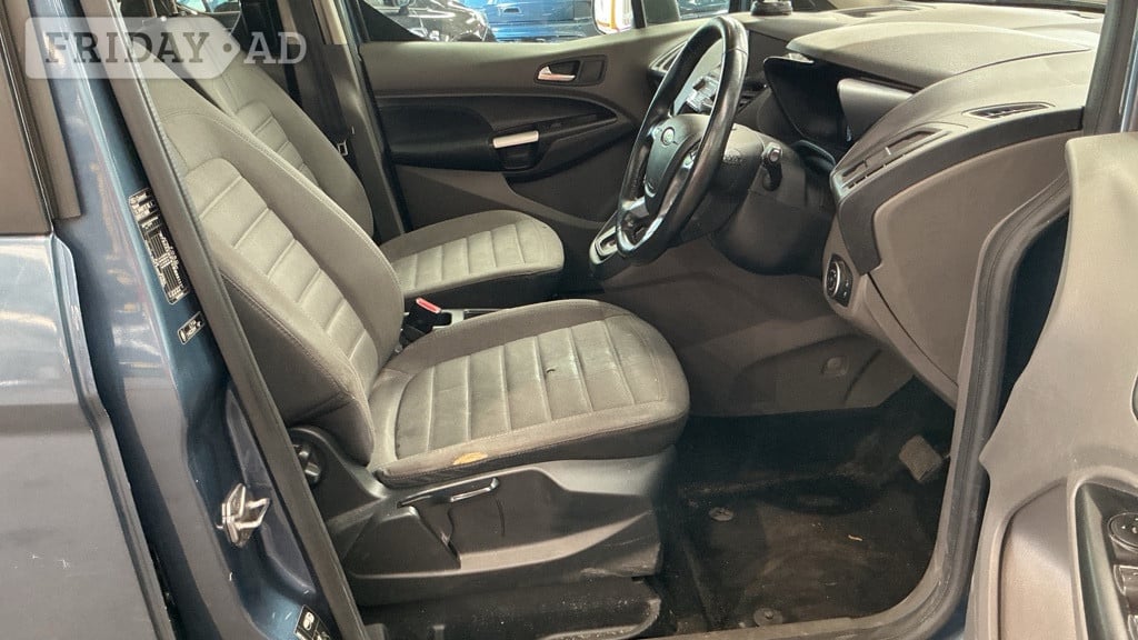 [ berth ]Ford Grand Tourneo Connect