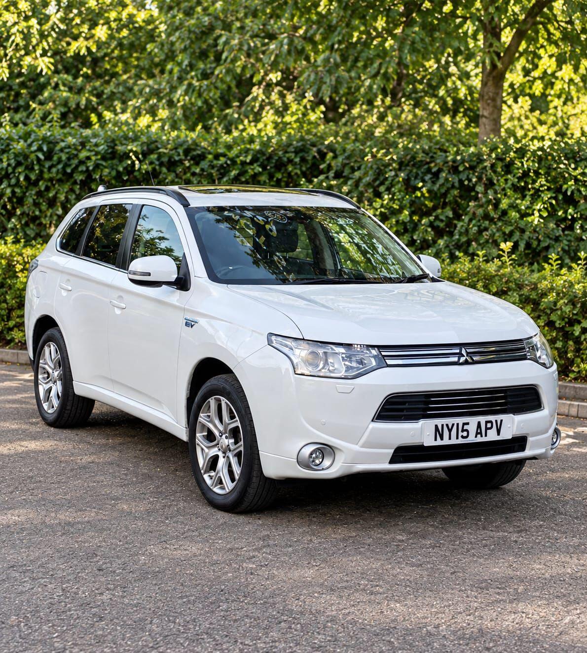 Mitsubishi Outlander 2015 - Cars in Ashford