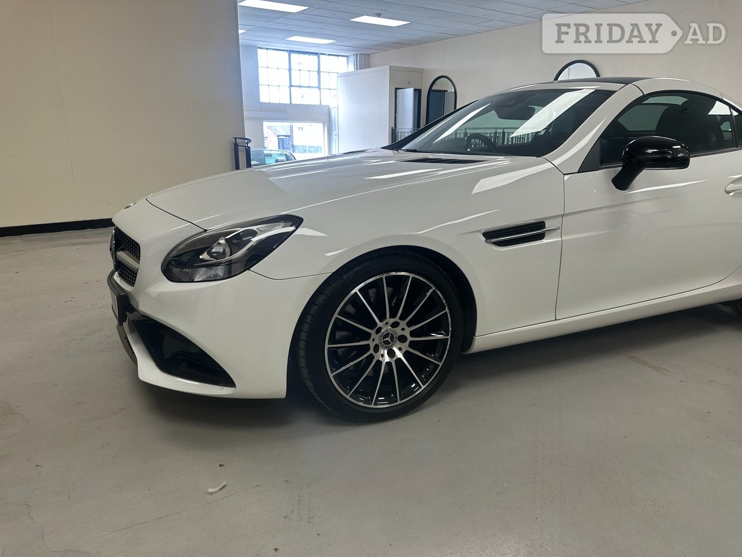 [ berth ]Mercedes-Benz SLC
