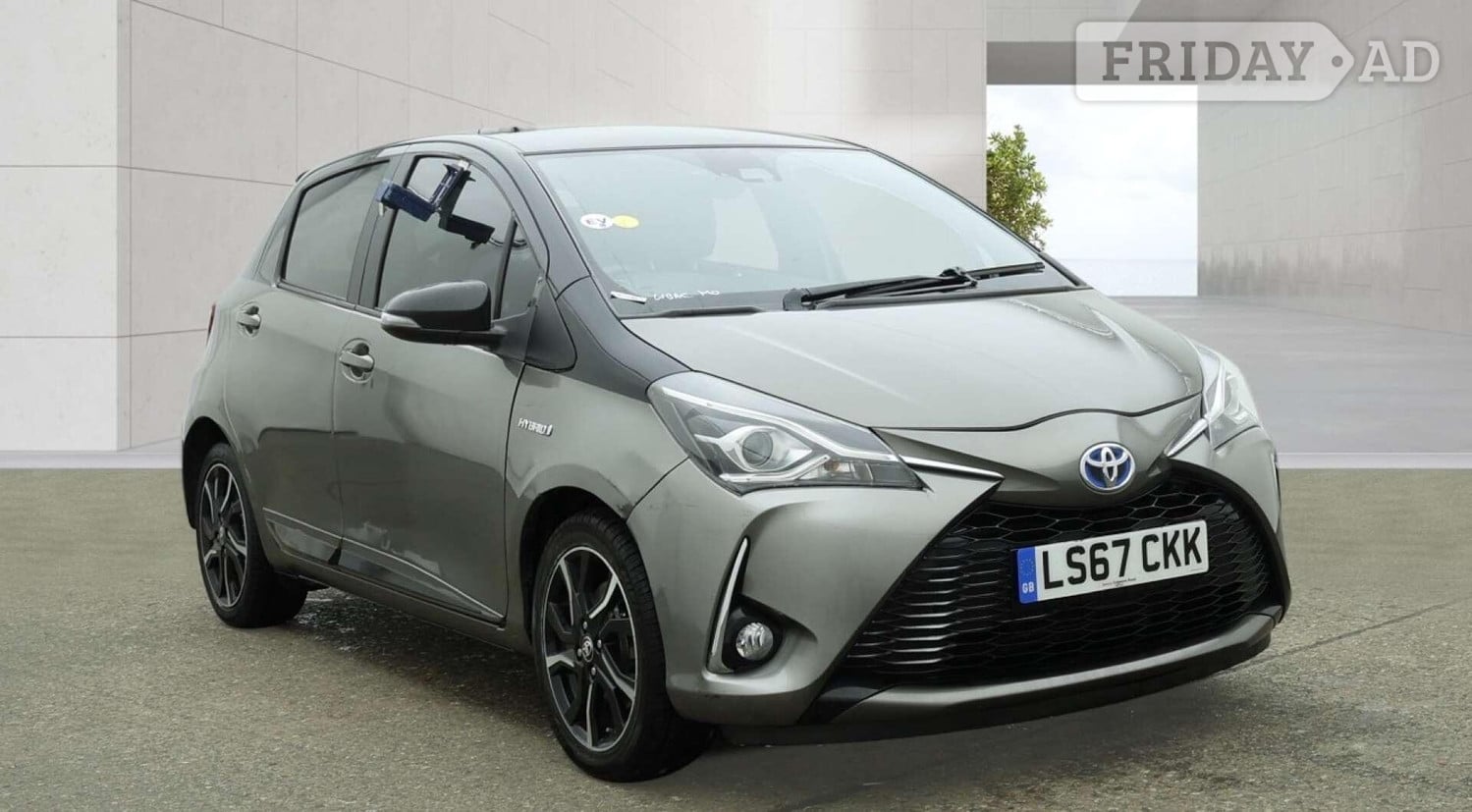 Toyota Yaris 2017 in Uxbridge