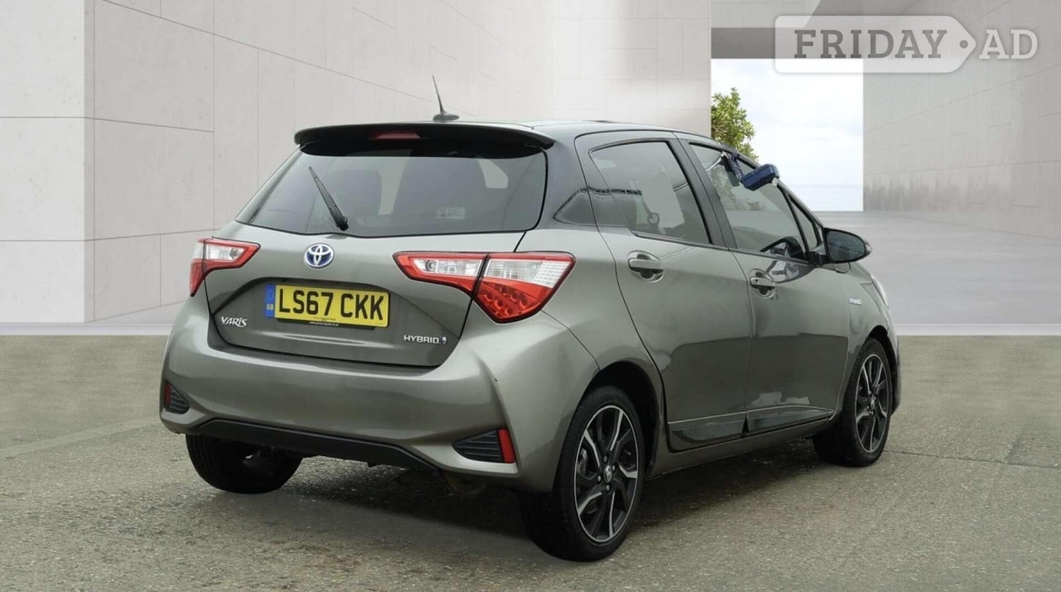 Toyota Yaris 2017 - Cars in Uxbridge