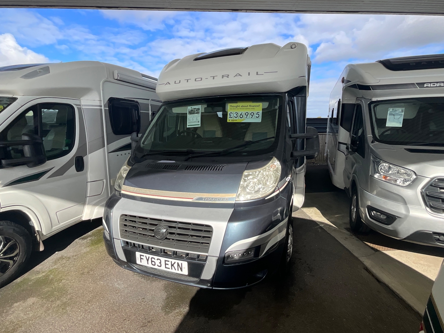 [ berth ]Auto-Trail Tracker RB