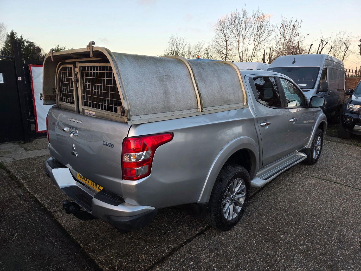 [ berth ]Mitsubishi L200