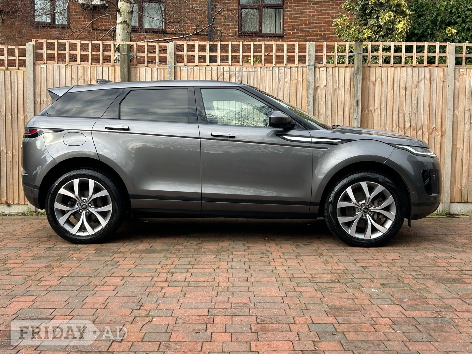 [ berth ]Land Rover Range Rover Evoque