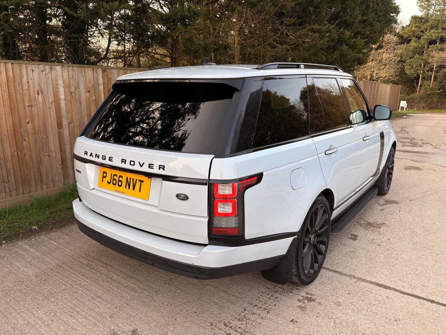 Land Rover Range Rover 2016 - Cars in Tonbridge
