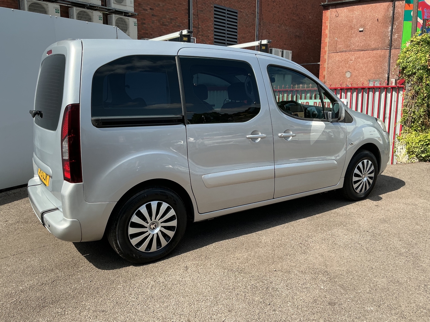 [ berth ]Peugeot Partner Tepee