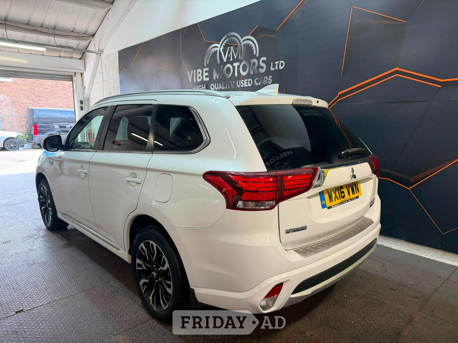 Mitsubishi Outlander 2016 - Cars