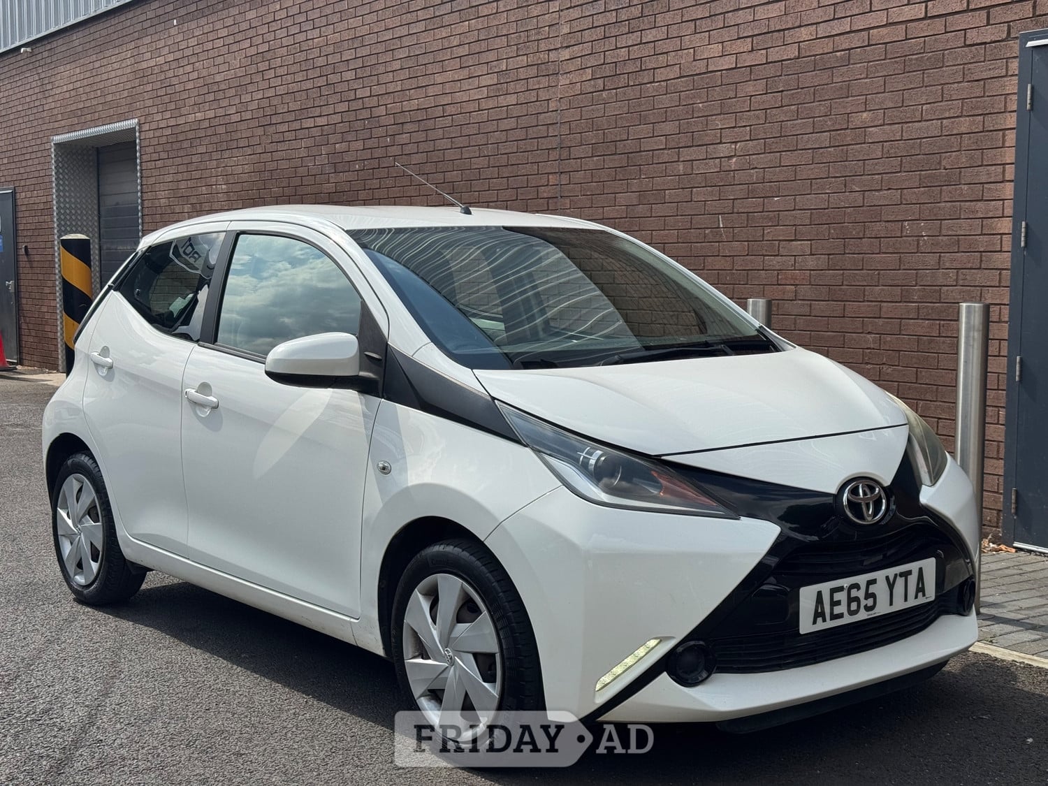 Toyota Aygo 2015 - Cars in Ashford
