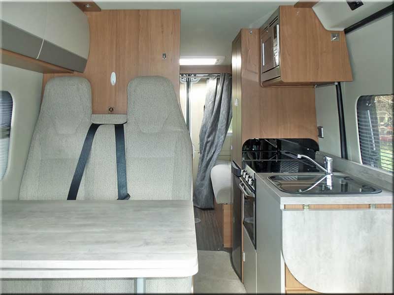 [ berth ]Auto-Trail V-Line 636 SE