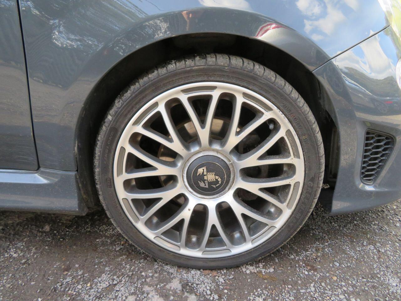 [ berth ]Abarth 595