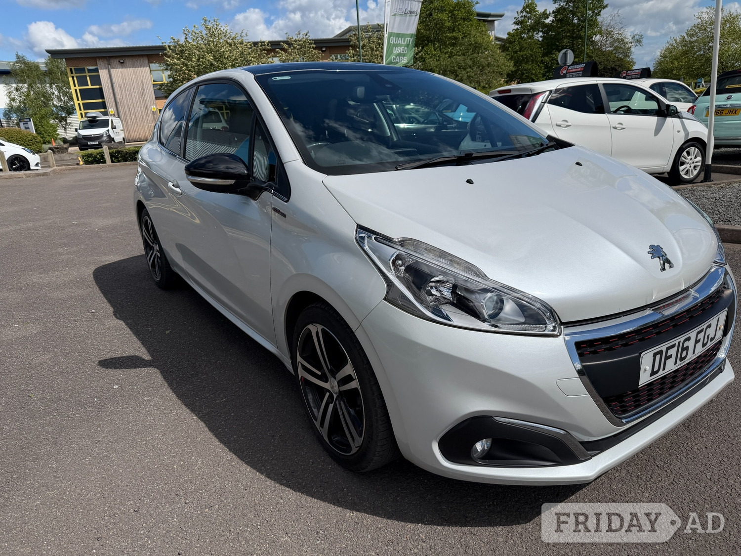 [ berth ]Peugeot 208