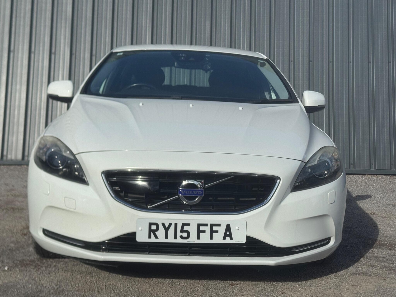 Volvo V40 Farnham
