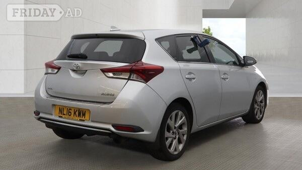 Toyota Auris 2016 - Cars in Slough