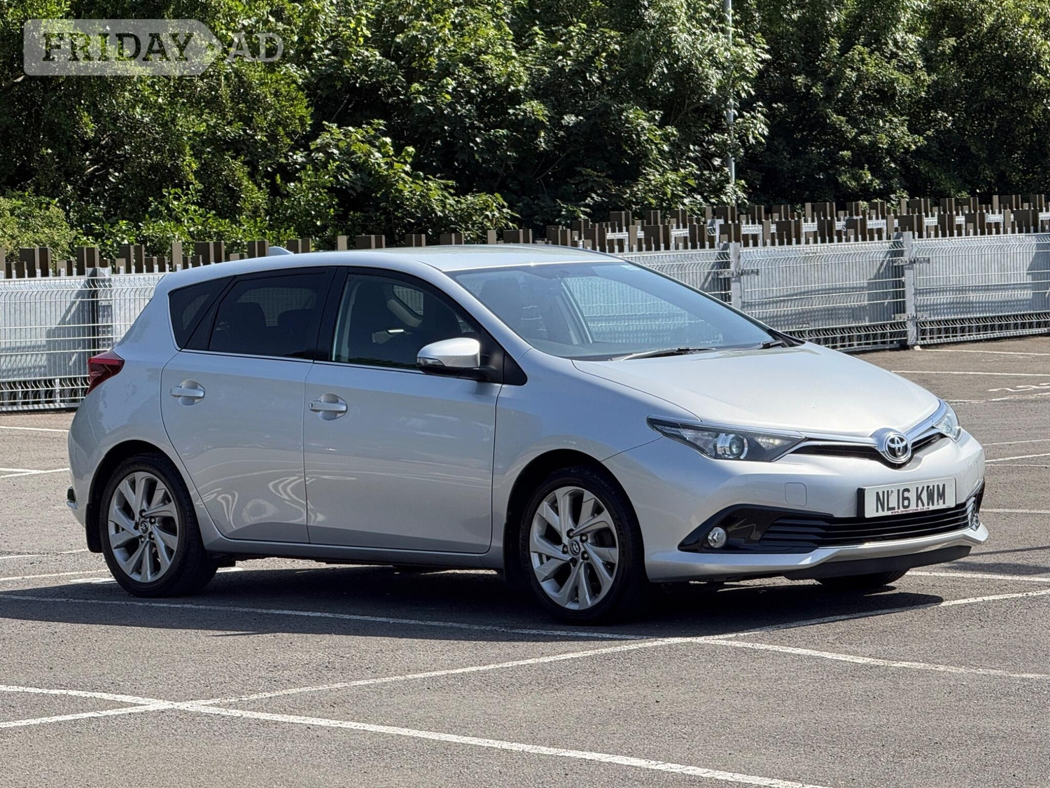 Toyota Auris 2016 - Cars in Slough