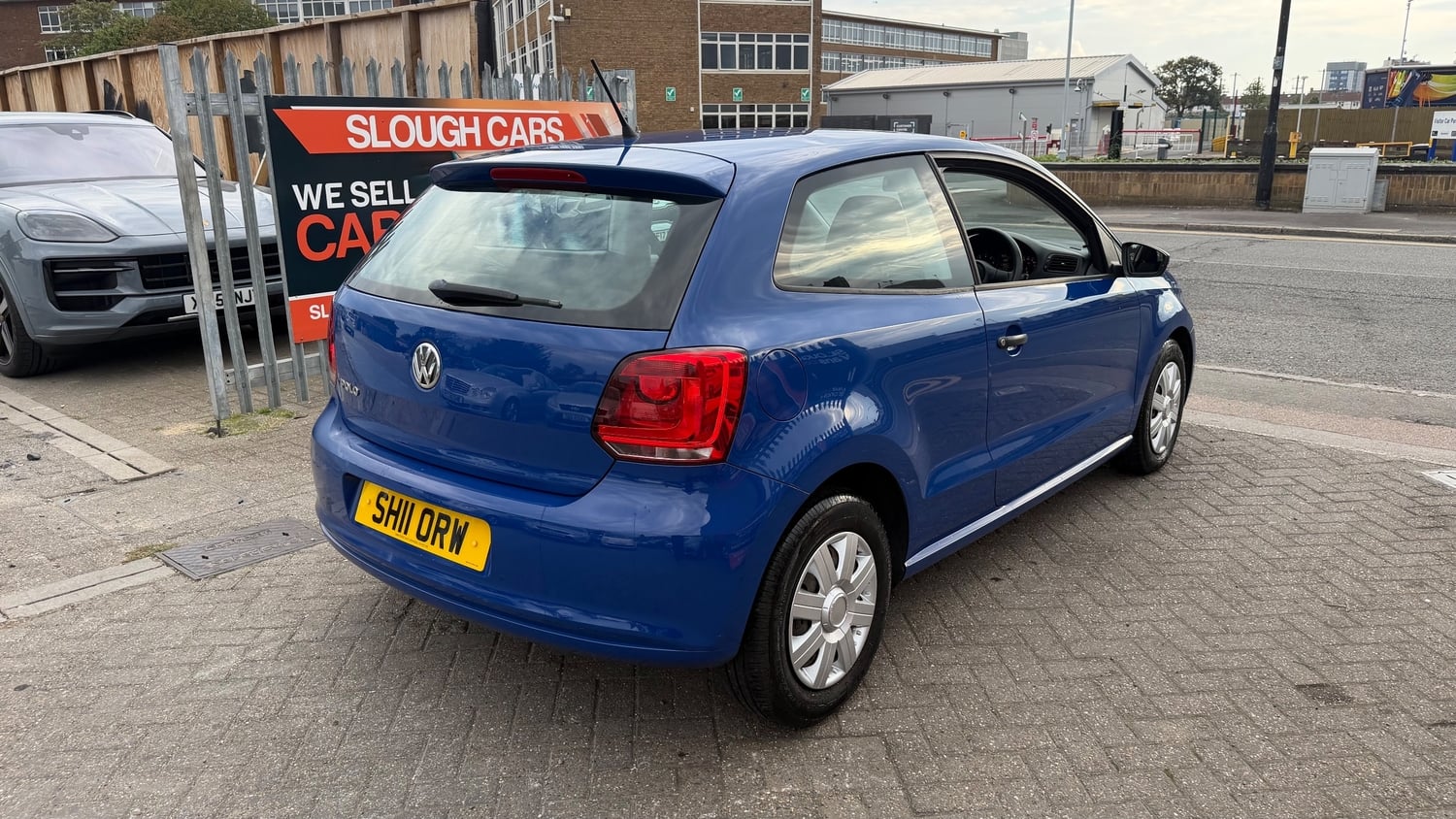 Volkswagen Polo 2011 - Cars in Slough