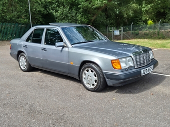 Mercedes-Benz 300 1992
