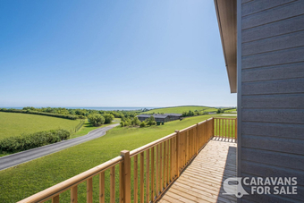 Double Fronted Open Aspect High Spec Lakes Lodge