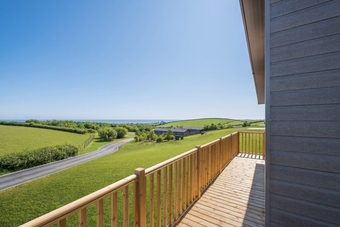 Double Fronted Open Aspect High Spec Lakes Lodge
