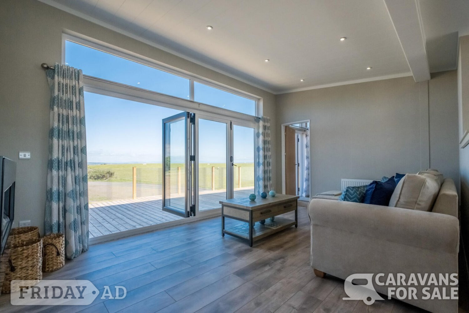 Double Fronted Open Aspect High Spec Lakes Lodge