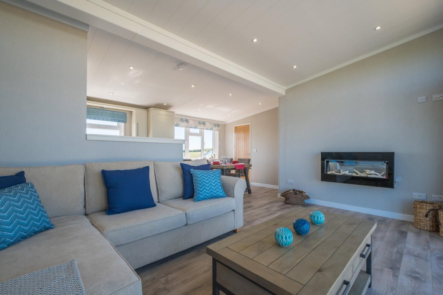 Double Fronted Open Aspect High Spec Lakes Lodge - Holiday Homes in Newbiggin
