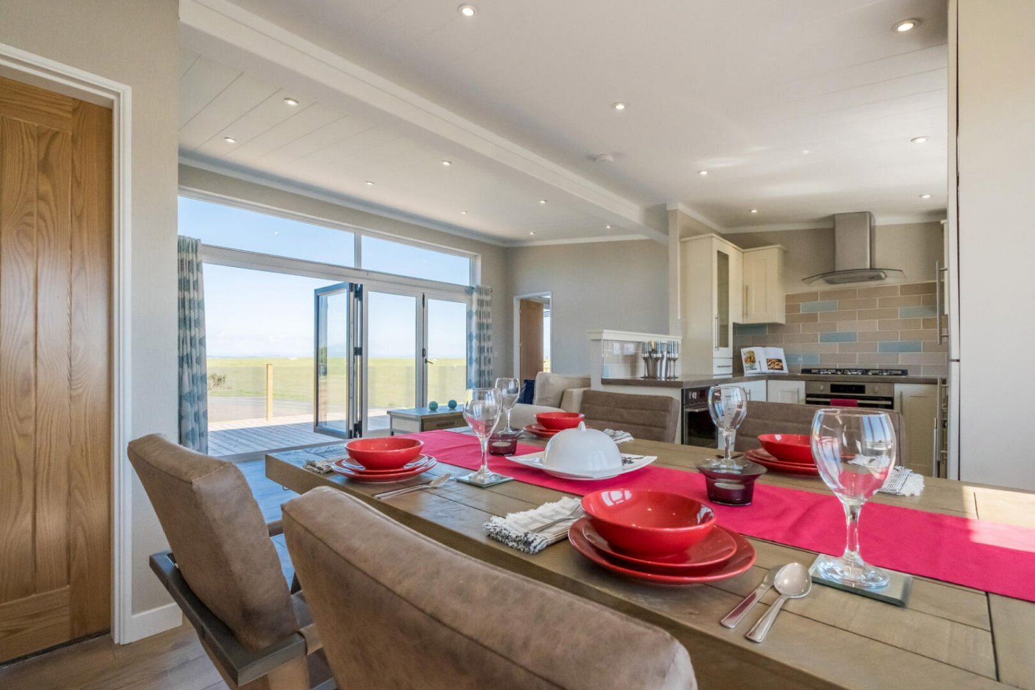 Double Fronted Open Aspect High Spec Lakes Lodge - Holiday Homes