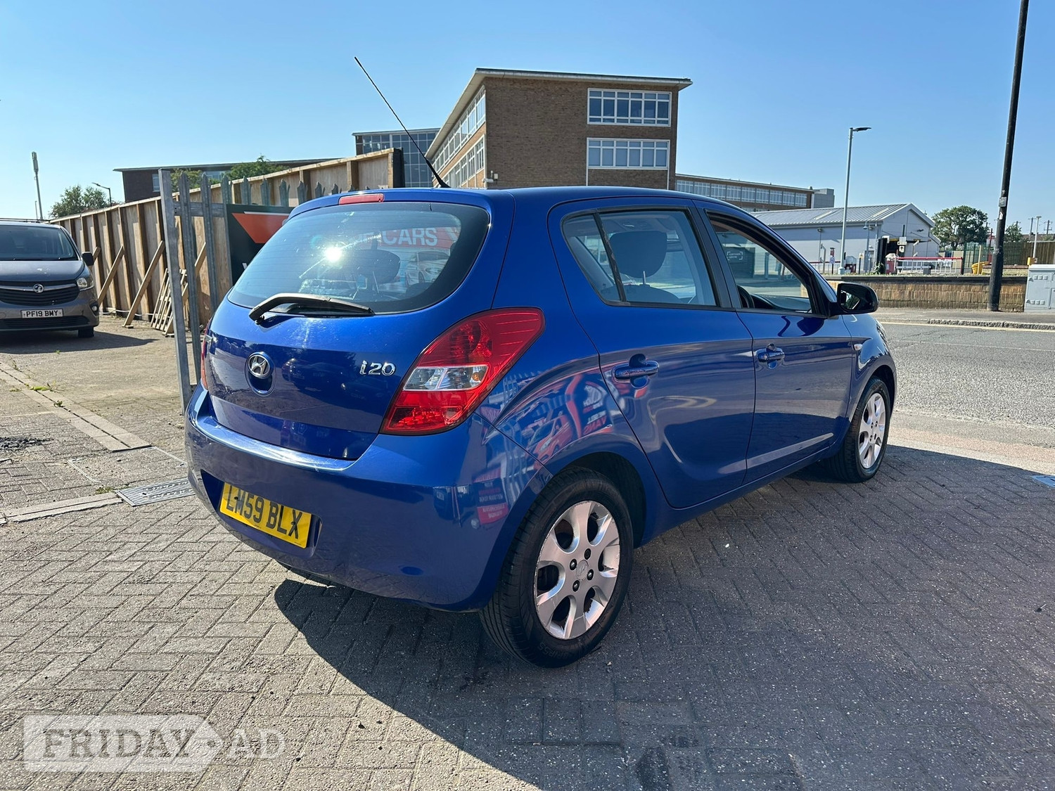 Hyundai i20 2009 - Cars in Slough