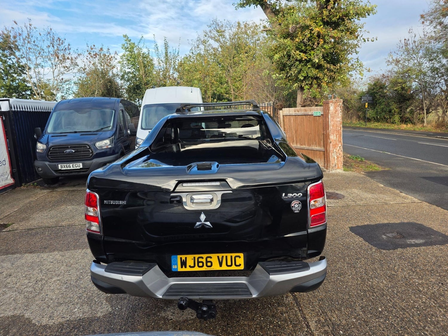 Mitsubishi L200 2016 - Vans & Commercial Vehicles in Hounslow