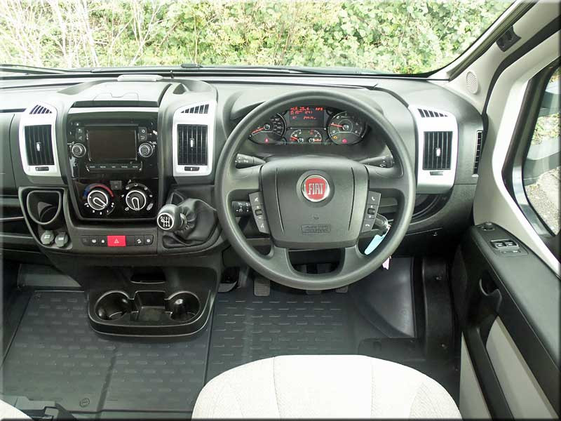 Auto-Trail Tracker LB Huntingdon