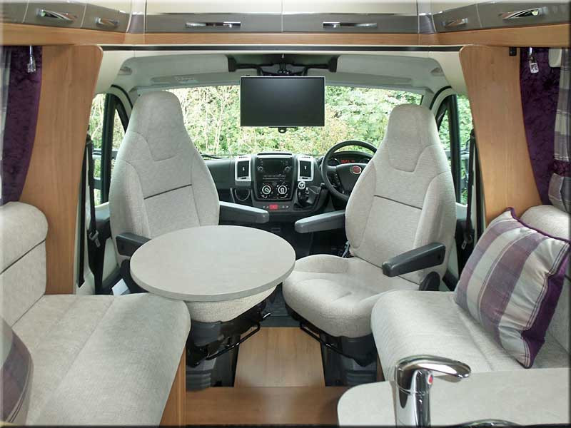 [ berth ]Auto-Trail Tracker LB