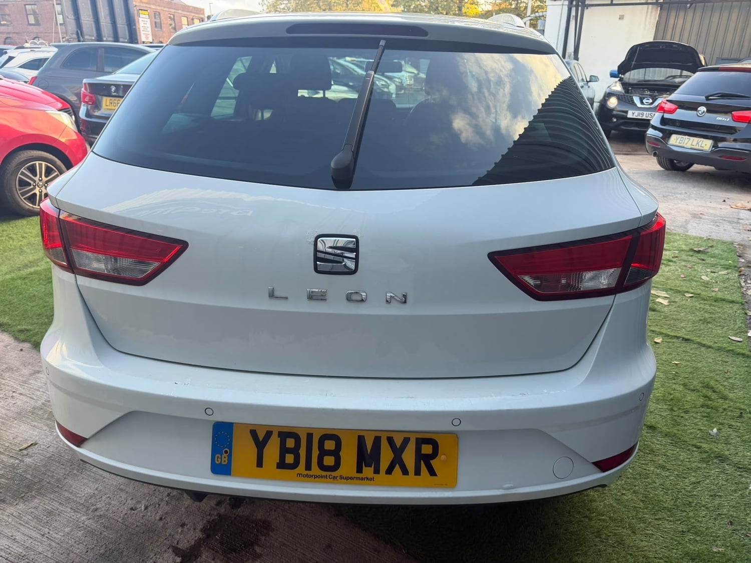 [ berth ]SEAT Leon