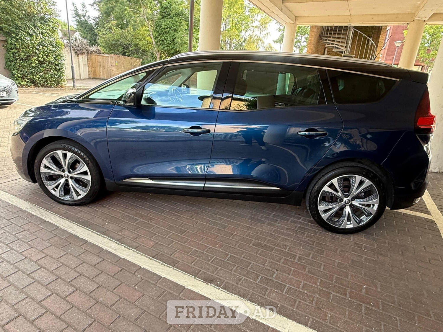 Renault Grand Scenic 2017 - Cars in Staines