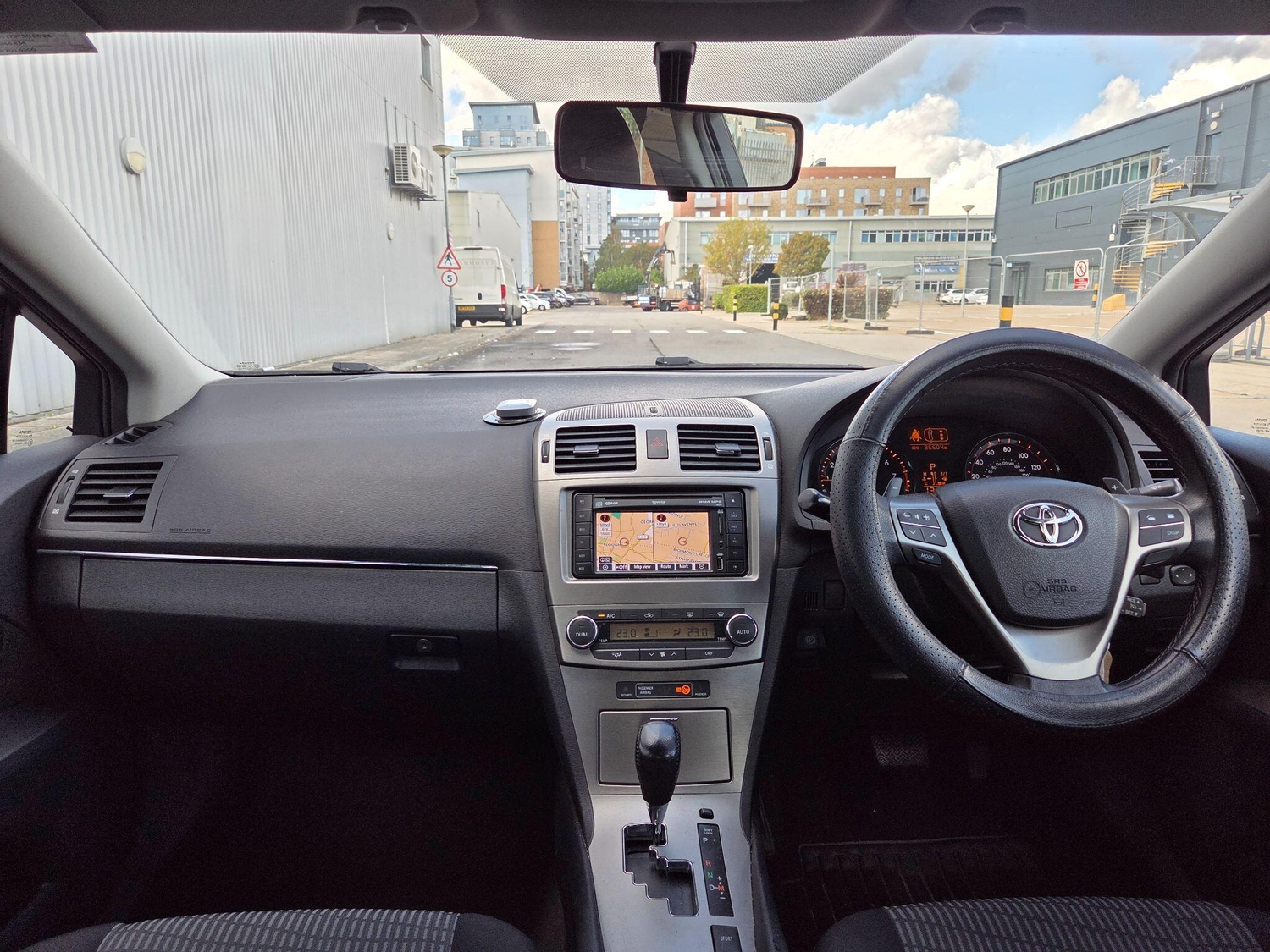 Toyota Avensis 2011 - Cars in Slough