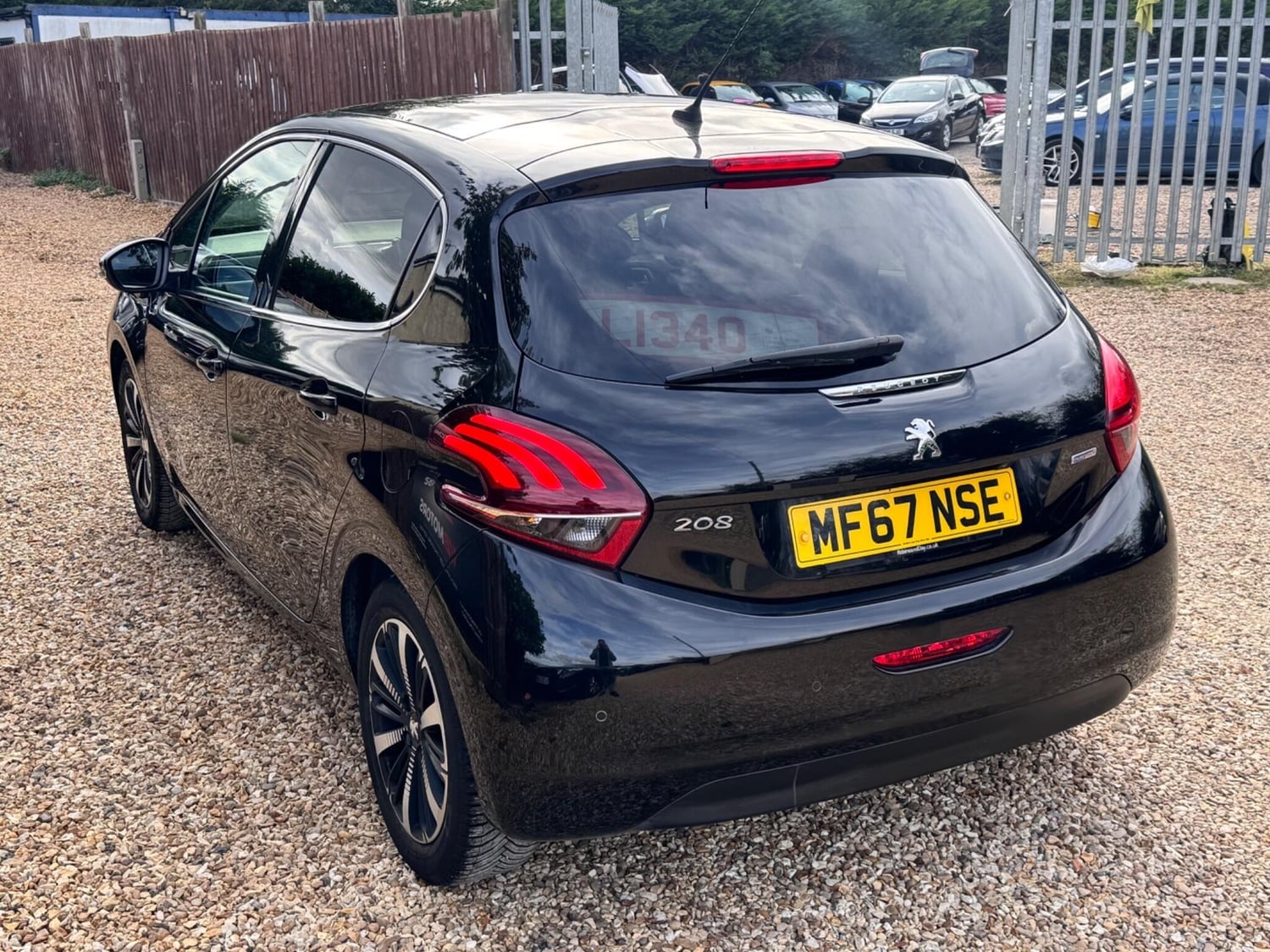 Peugeot 208 2017 - Cars in Shefford