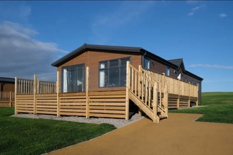 High End Lakeland Lodge on 12 month owners only park