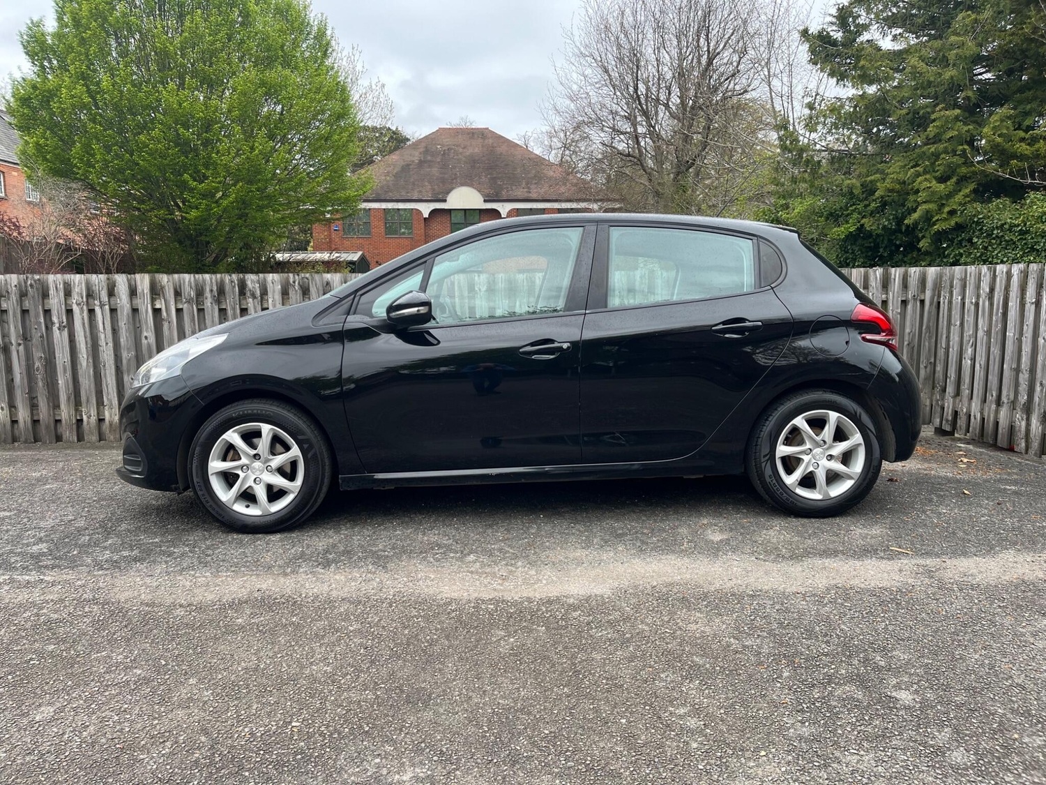 [ berth ]Peugeot 208