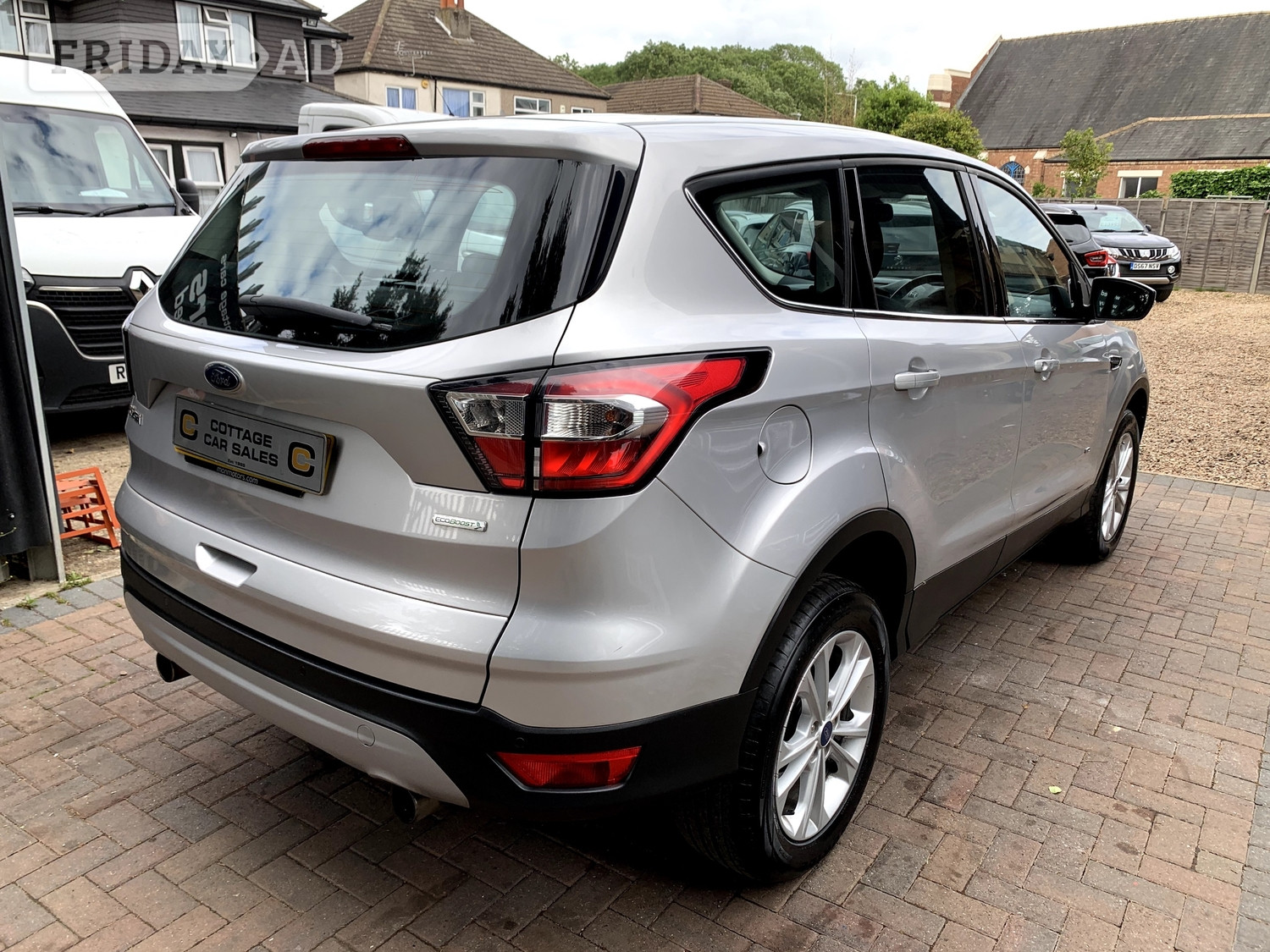 [ berth ]Ford Kuga