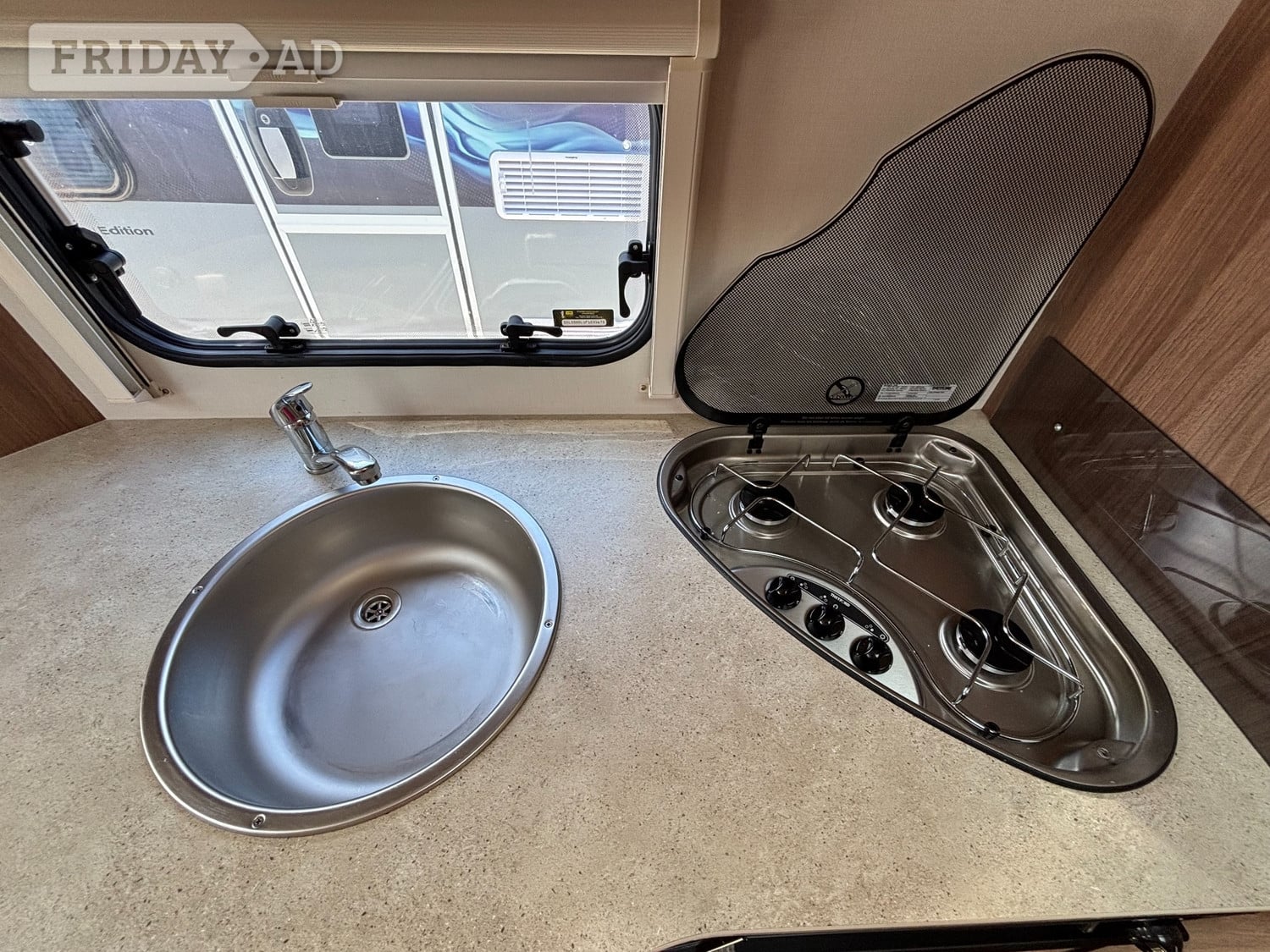Lunar Venus 2015 - Motorhomes & Caravans