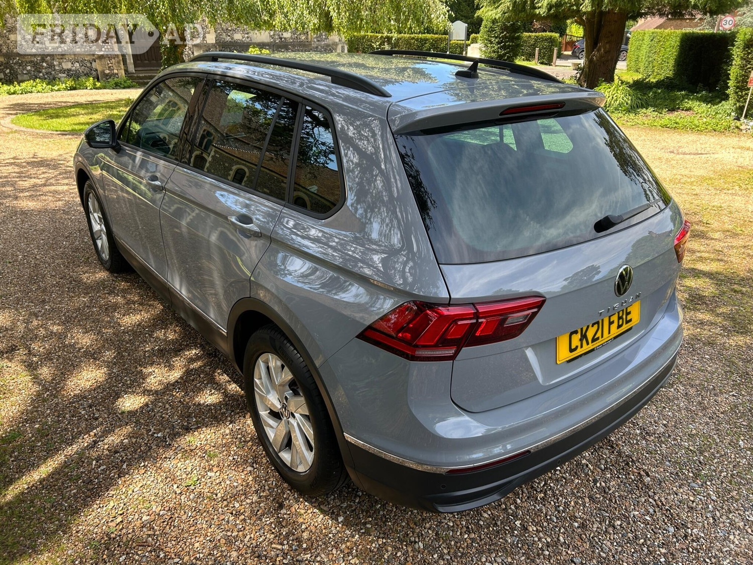 Volkswagen Tiguan 2021 - Cars