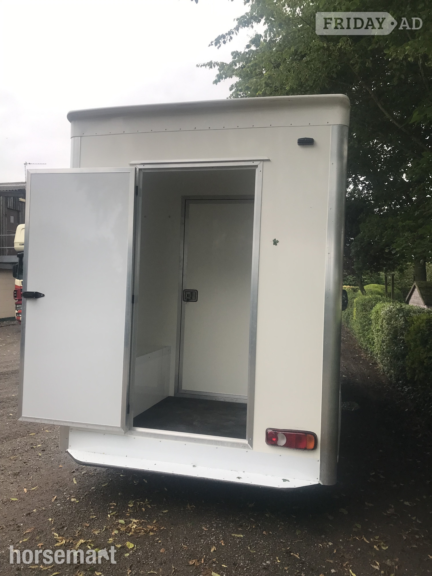 Master Renault Horsebox - Trailers & Horseboxes