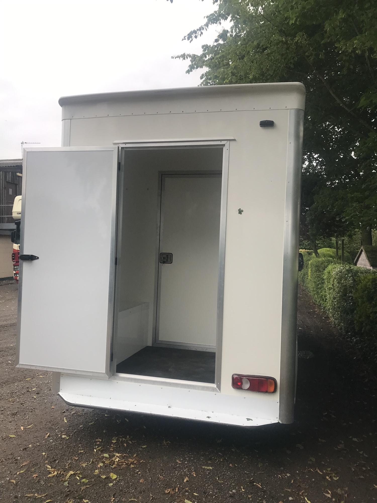 Master Renault Horsebox - Trailers & Horseboxes