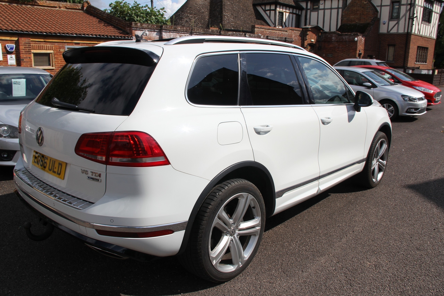 Volkswagen Touareg 2016 - Cars in Hitchin