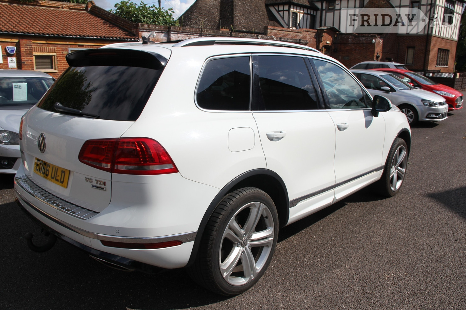 Volkswagen Touareg 2016 - Cars in Hitchin