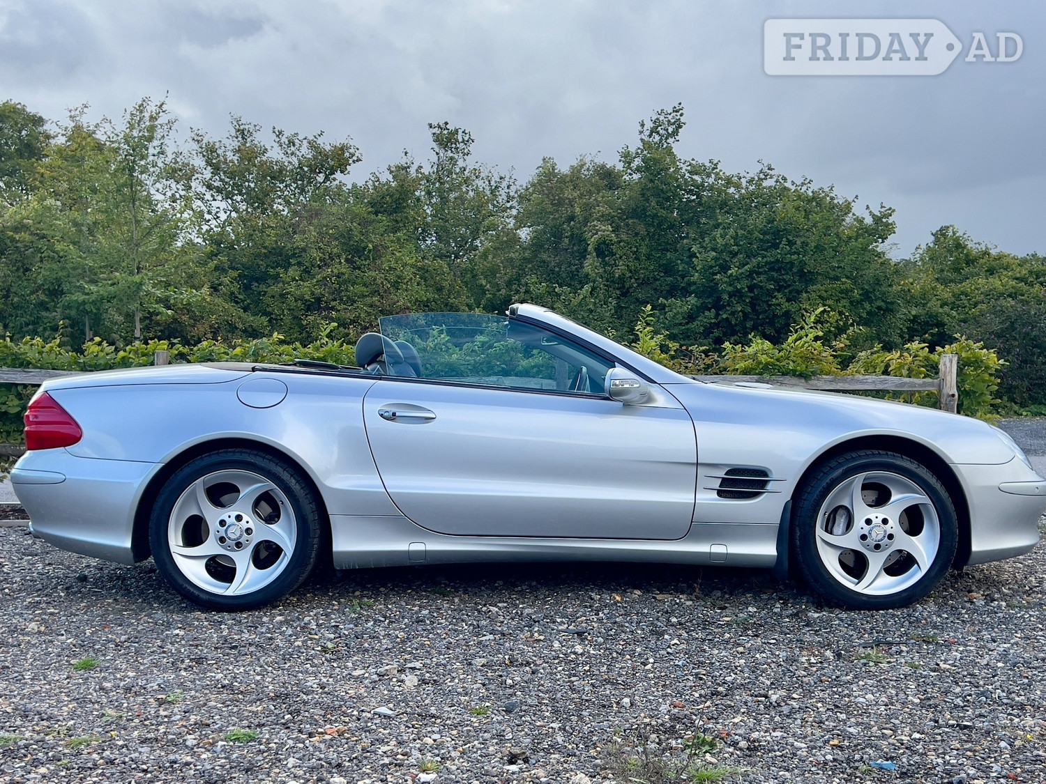 Mercedes-Benz SL 2003 in Reigate