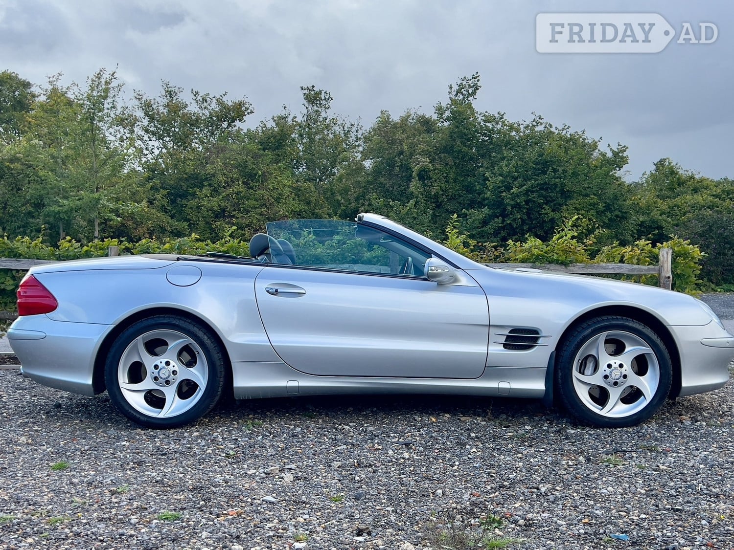Mercedes-Benz SL 2003 in Reigate