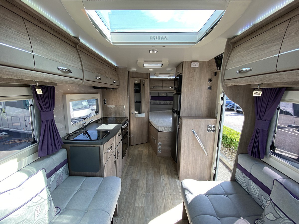 [4 berth ]Auto-Sleepers Broadway FB