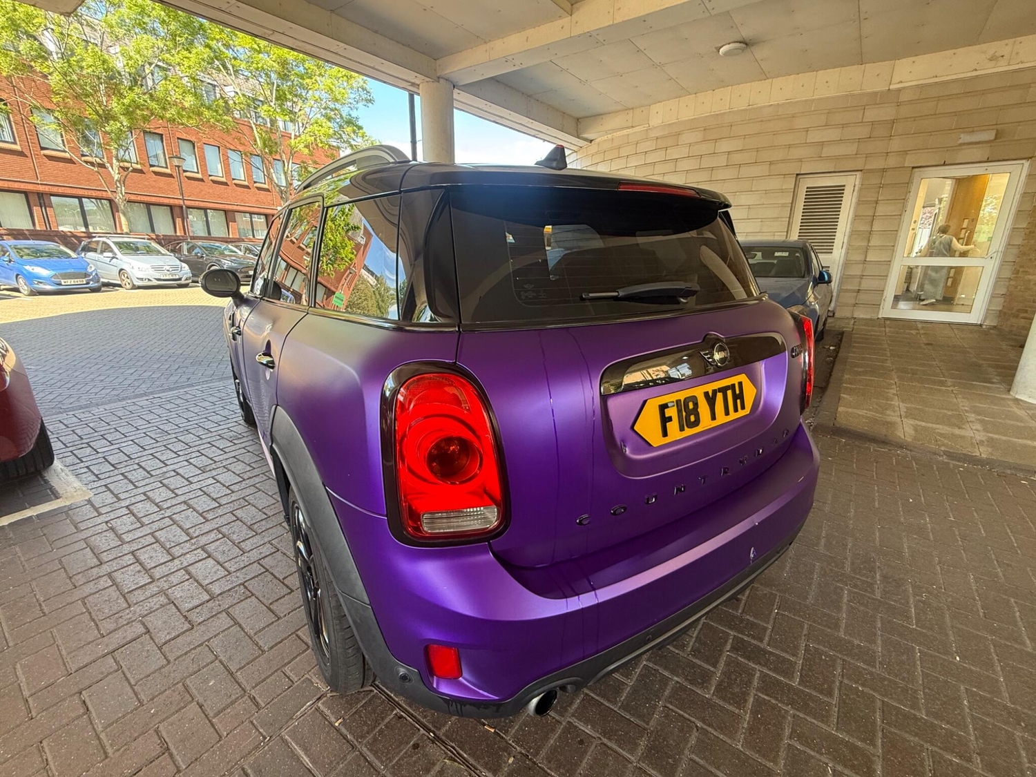 Mini Countryman 2017 - Cars in Staines