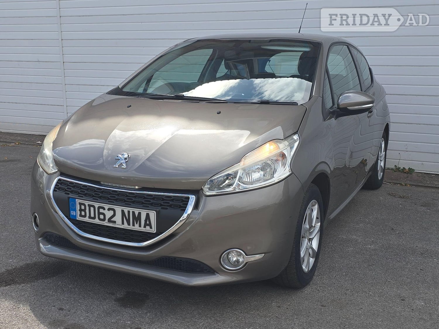 [ berth ]Peugeot 208