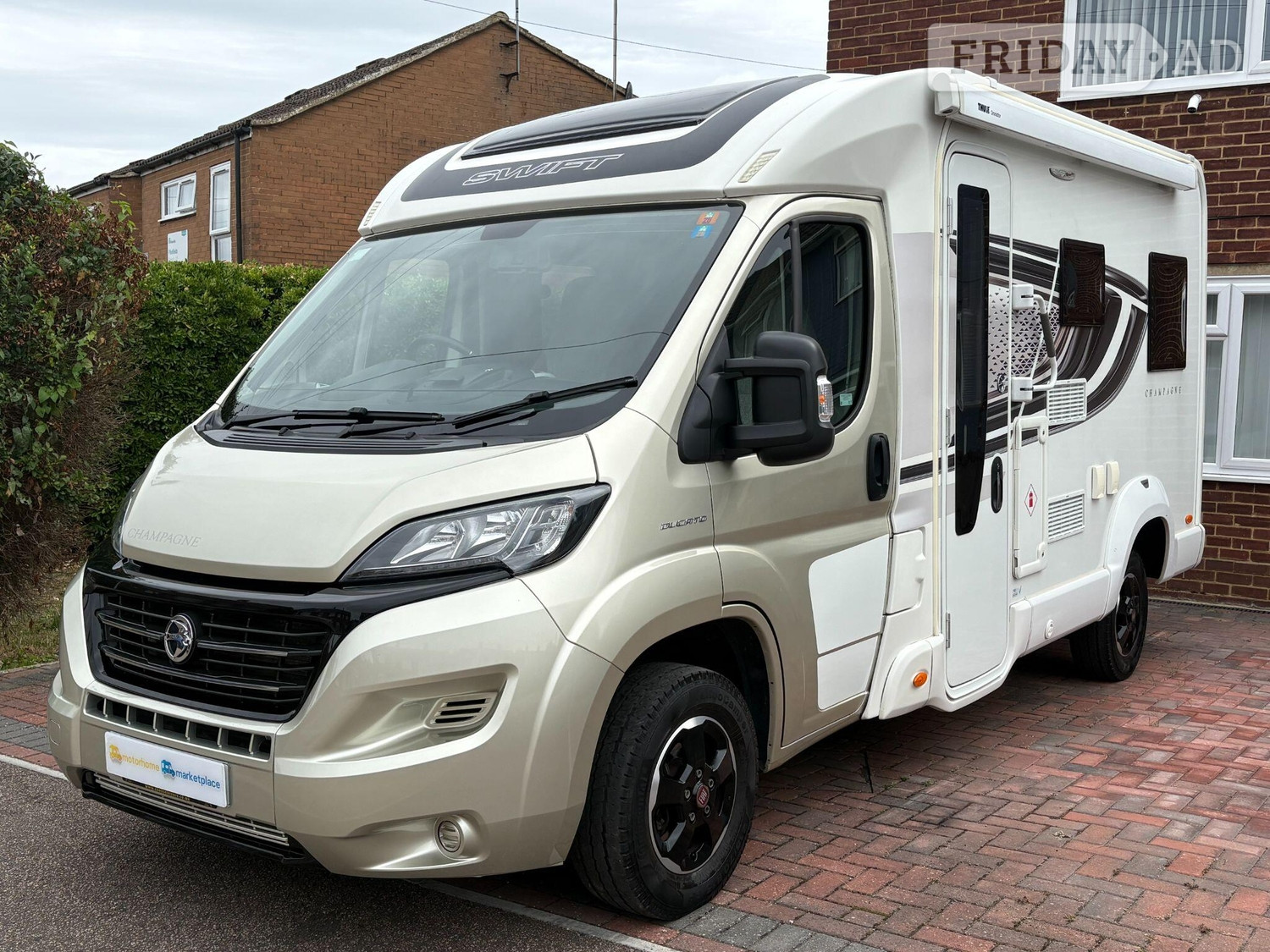Swift Escape Compact C404 Champagne 2020 for sale in Shoeburyness